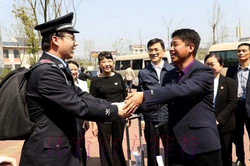 公安部、国家体育总局、北京市公安局、中国足球协会联合帮扶团到黔西南州调研